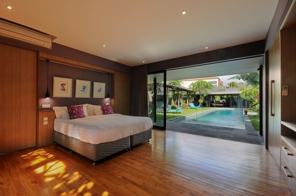  VILLA KAYU MAT CANGGU 