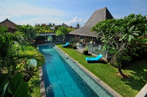  VILLA KAYU MAT CANGGU 