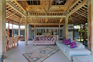  VILLA KAYU MAT CANGGU 