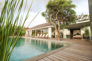  VILLA DELAPAN CANGGU 