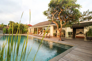  VILLA DELAPAN CANGGU 