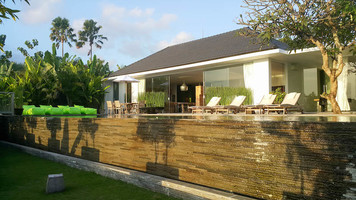  VILLA DELAPAN CANGGU 