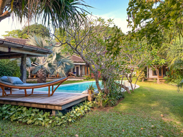  VILLA LANTAI UMALAS 