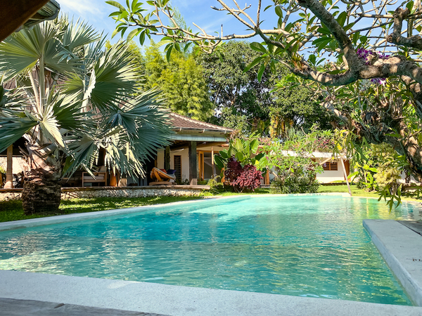  VILLA LANTAI UMALAS 