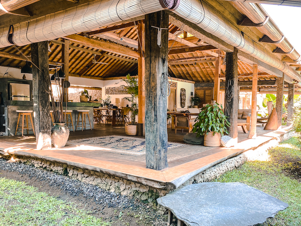  VILLA LANTAI UMALAS 