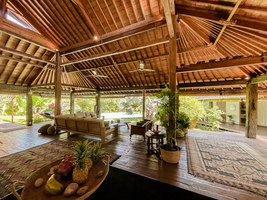  VILLA LANTAI UMALAS 
