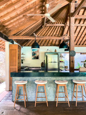  VILLA LANTAI UMALAS 