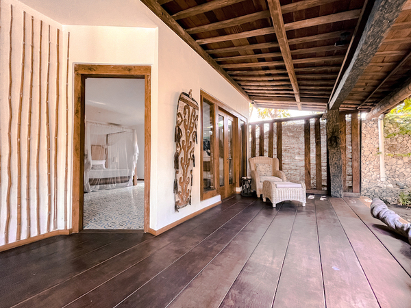  VILLA LANTAI UMALAS 
