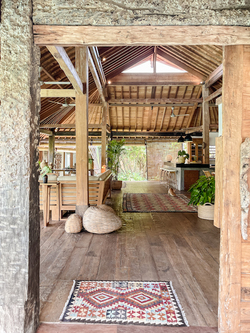  VILLA LANTAI UMALAS 