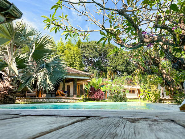  VILLA LANTAI UMALAS 