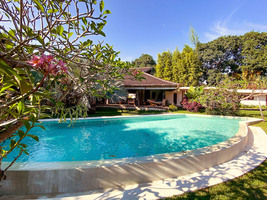  VILLA LANTAI UMALAS 