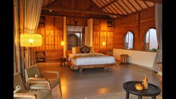  VILLA KAYU KECIL 