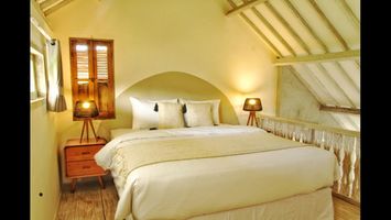  VILLA KAYU KECIL 