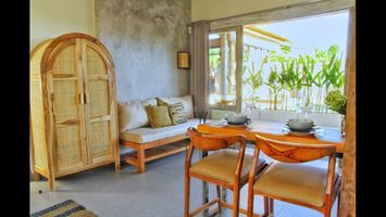  VILLA KAYU KECIL 