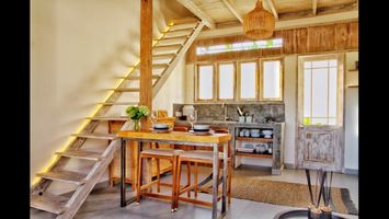  VILLA KAYU KECIL 