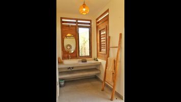  VILLA KAYU KECIL 