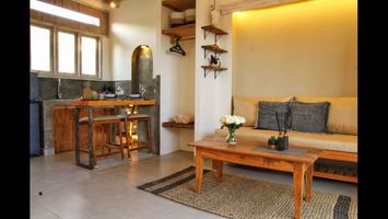  VILLA KAYU KECIL 