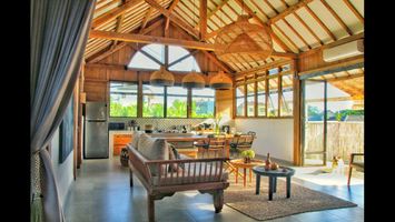  VILLA KAYU KECIL 