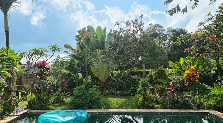  VILLA KAYU KAYU UMALAS 