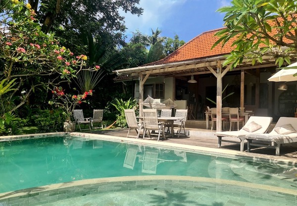  VILLA KAYU KAYU UMALAS 