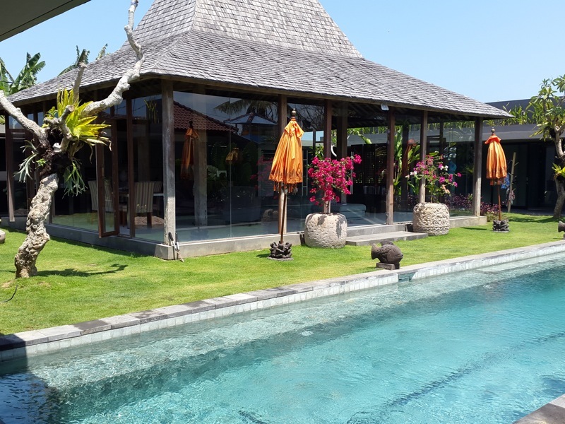  VILLA KAYU MAT CANGGU 