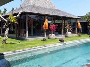  VILLA KAYU MAT CANGGU 