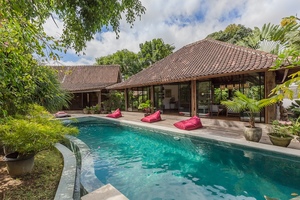 VILLA KAYULAMA UMALAS 