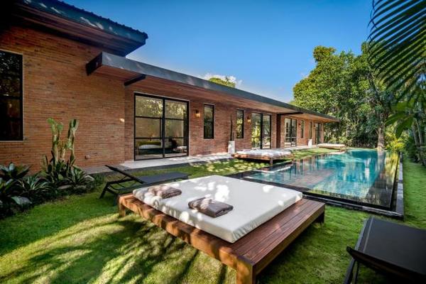 VILLA JULY