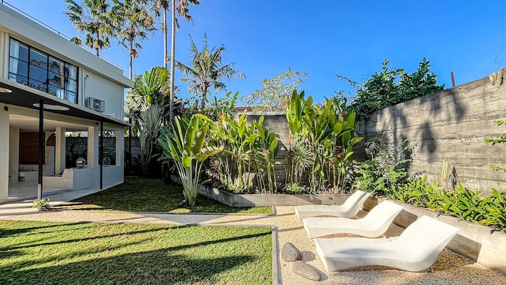  VILLA HITAM 