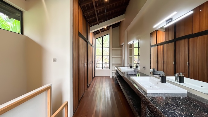  VILLA HITAM 