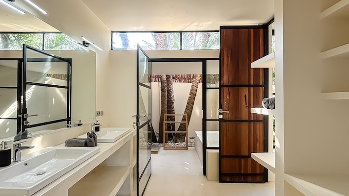  VILLA HITAM 