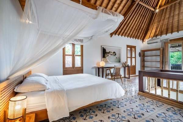  VILLA LANTAI UMALAS 