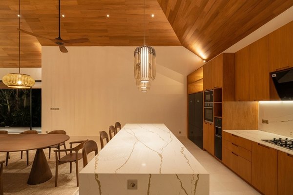 5-BEDROOM GARDEN VILLA PERERENAN 10 ARE