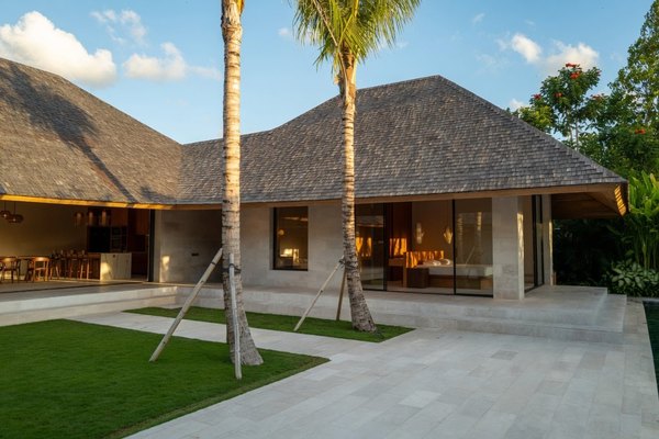 5-BEDROOM GARDEN VILLA PERERENAN 10 ARE