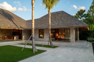 5-BEDROOM GARDEN VILLA PERERENAN 10 ARE 