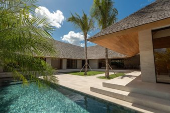 5-BEDROOM GARDEN VILLA PERERENAN 10 ARE 