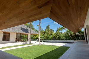  5-BEDROOM GARDEN VILLA PERERENAN 10 ARE 