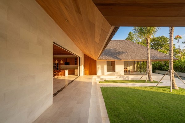 5-BEDROOM GARDEN VILLA PERERENAN 10 ARE