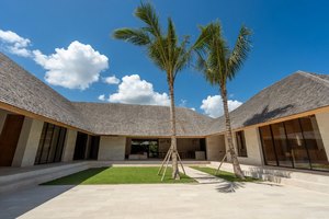  5-BEDROOM GARDEN VILLA PERERENAN 10 ARE 