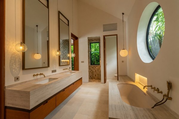 5-BEDROOM GARDEN VILLA PERERENAN 10 ARE