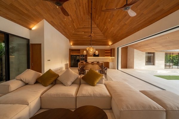 5-BEDROOM GARDEN VILLA PERERENAN 10 ARE