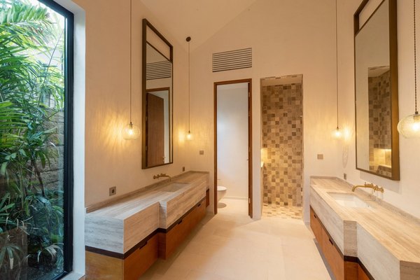 5-BEDROOM GARDEN VILLA PERERENAN 10 ARE