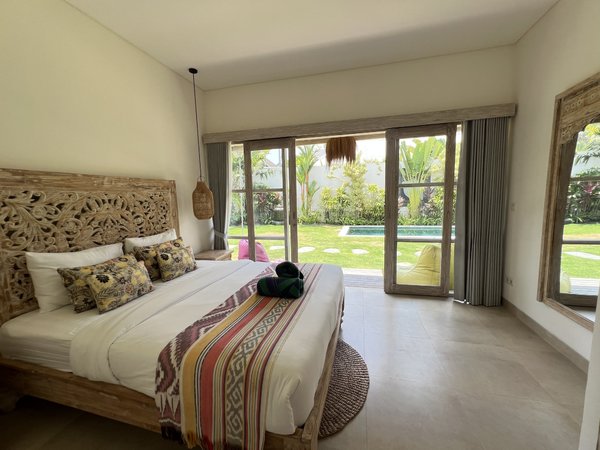  4-BEDROOM VILLA CANGGU 