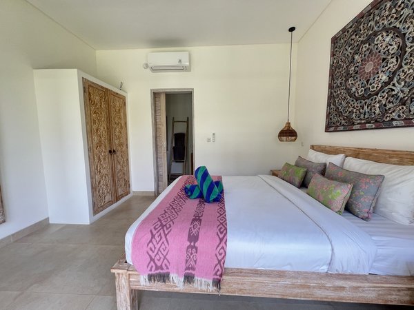  4-BEDROOM VILLA CANGGU 