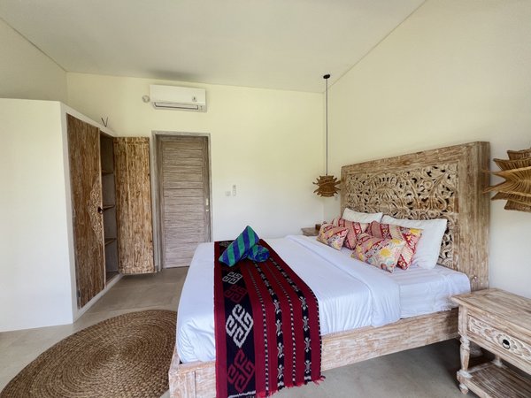  4-BEDROOM VILLA CANGGU 