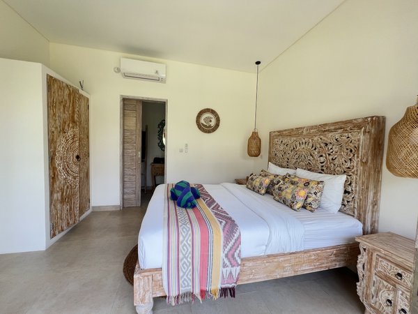  4-BEDROOM VILLA CANGGU 